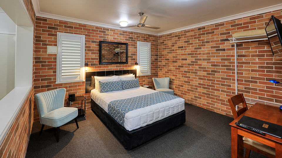 executive queen rooms